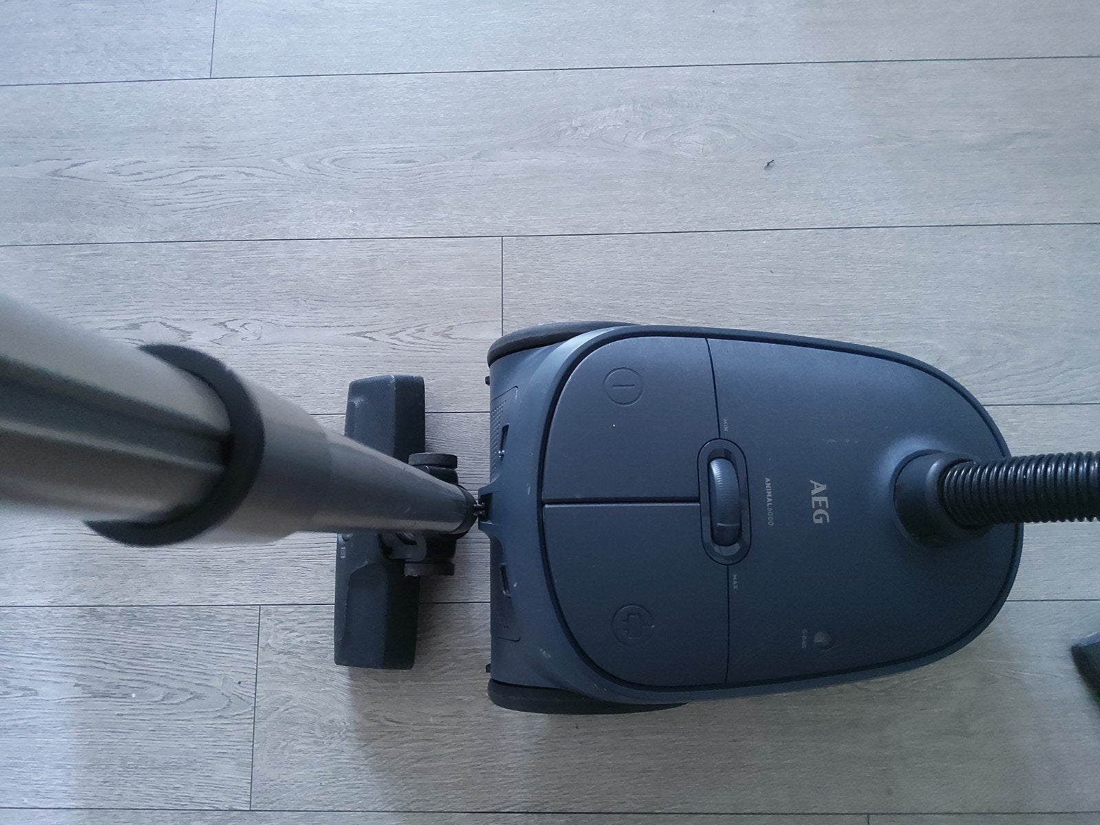 ik verkoop tweedehands stofzuiger merk van AEG ophalen Hoorn, Gebruikt, Sledestofzuiger, AEG, Ophalen