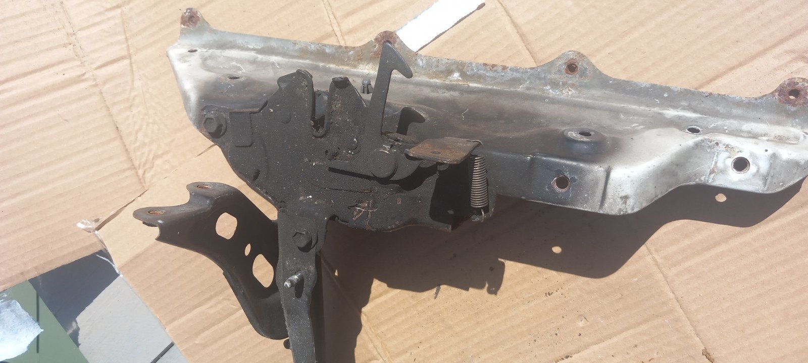 Frontdeel met motorkap slot toyota celica t18 (incl. Steun), Ophalen
