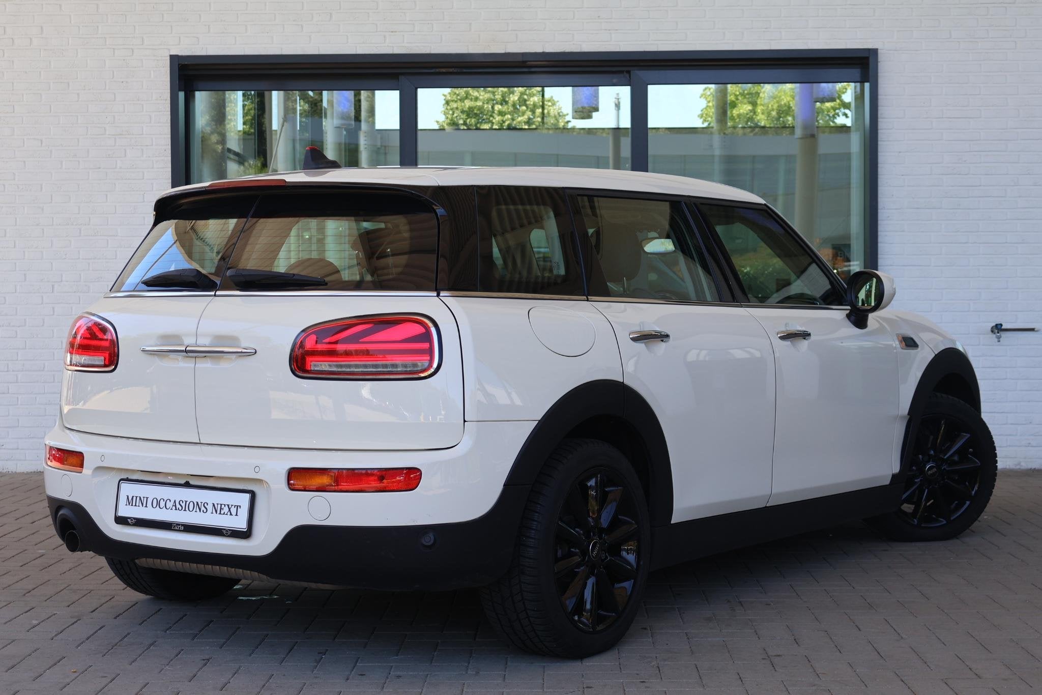 MINI Clubman 1.5 One Business Edition | Lentevoordeel, Auto's, Mini, Gebruikt, Leder en Stof, Wit, Handgeschakeld