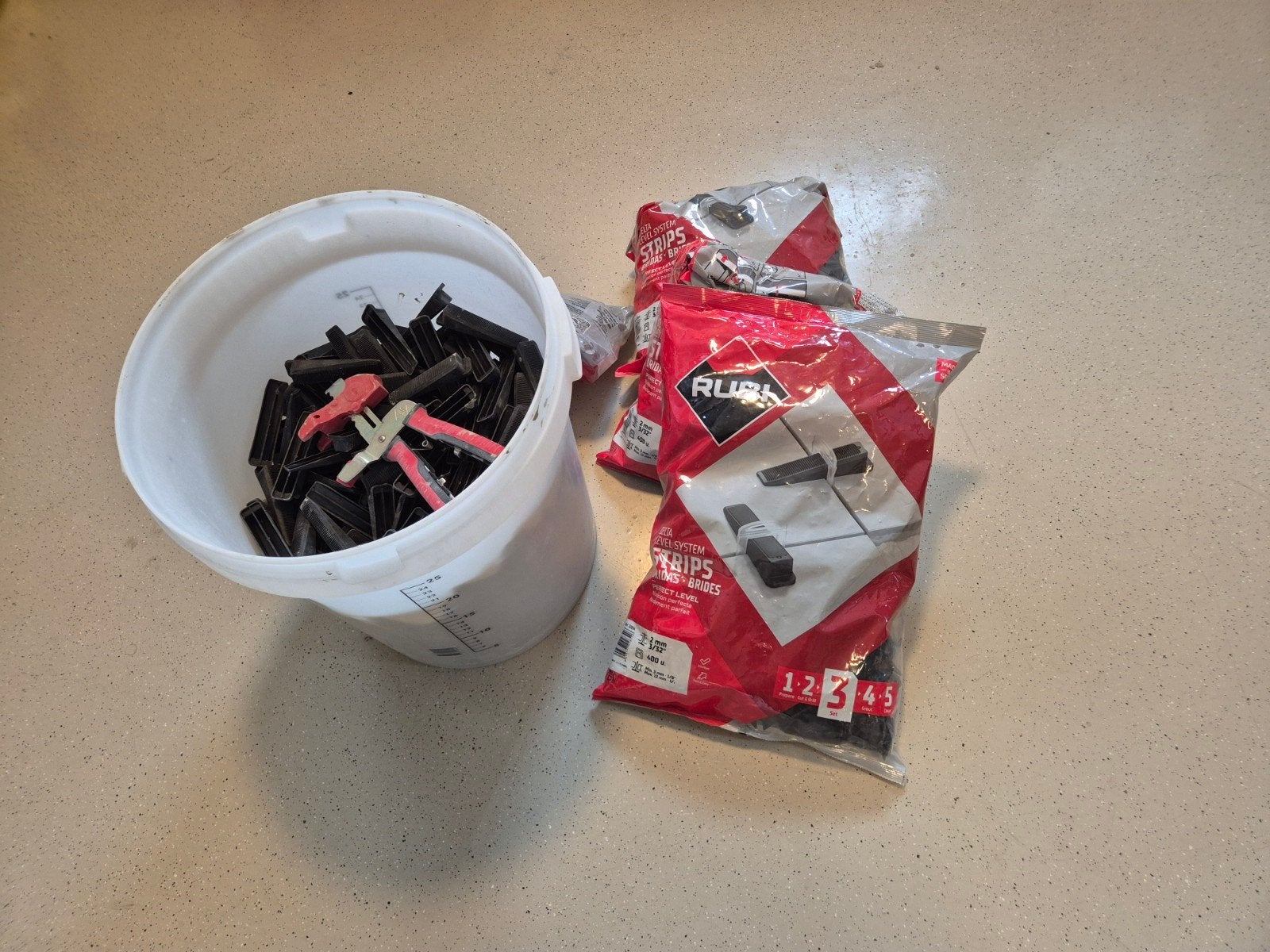 Rubi Tegelnivelleersysteem Clips en Tang, Ophalen, Zo goed als nieuw