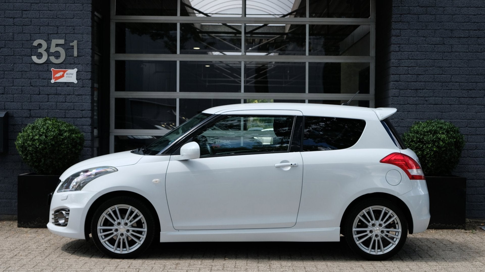 Suzuki Swift 1.6 Sport 136PK Airco|Bluetooth|Cruise|Xenon, Auto's, Suzuki, Voorwielaandrijving, Euro 5, Gebruikt, Zwart