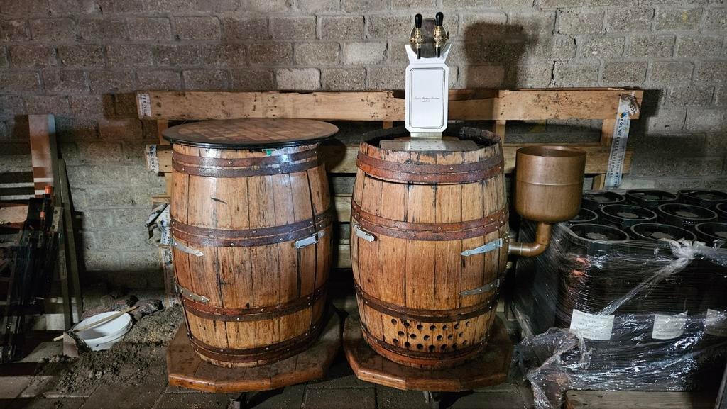 Unieke Biertap Installatie in Twee Wijnvaten, Ophalen