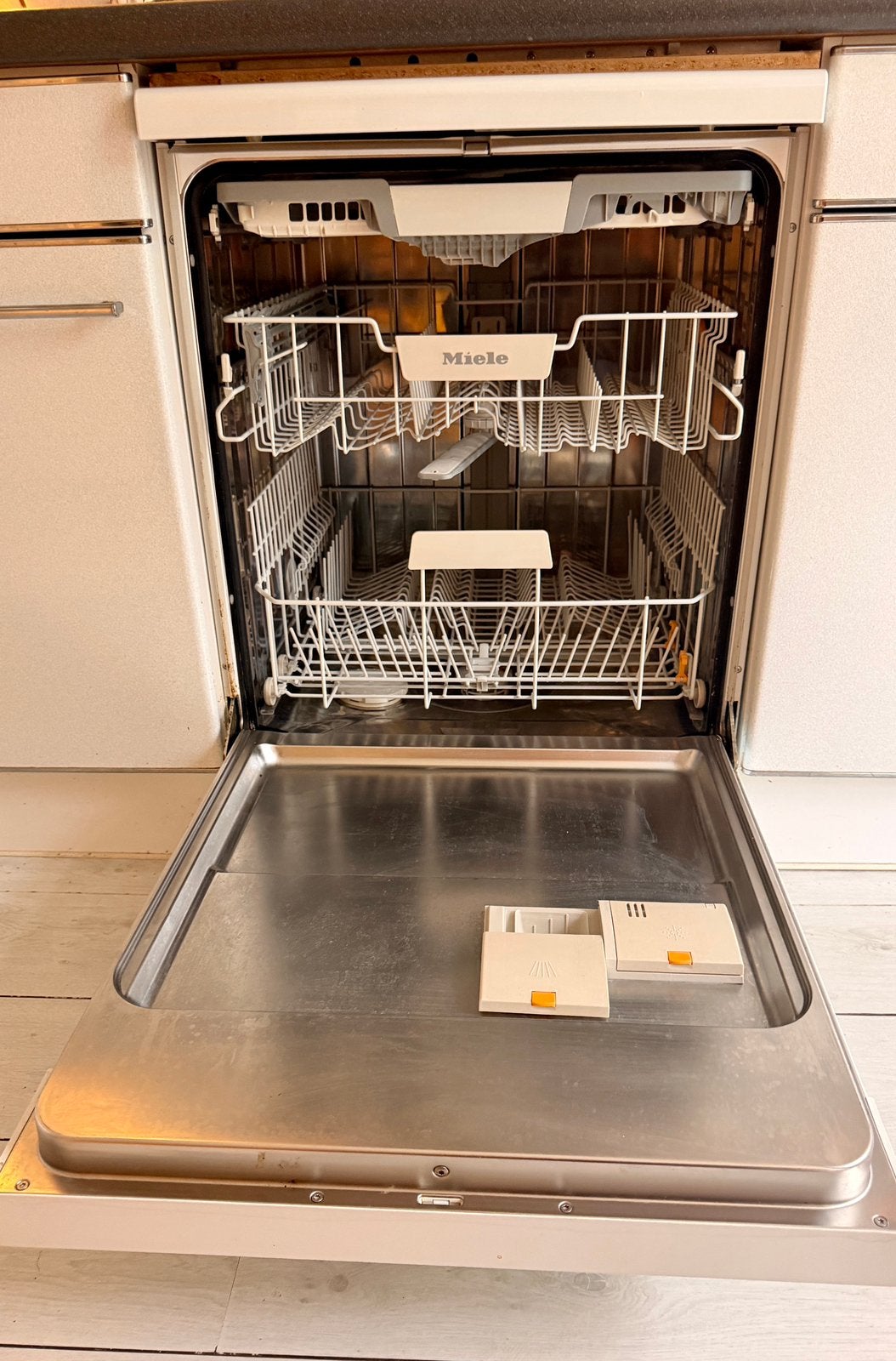 Miele G 7222 SC Vaatwasser | Vrijstaand | 3,5 jaar | KlasseA, Ophalen, Minder dan 10 liter, Zo goed als nieuw, Energieklasse A of zuiniger