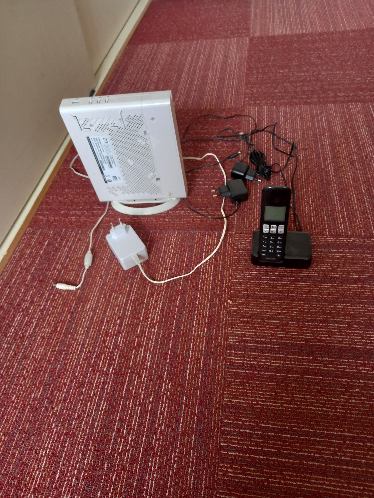 ZTE Router met draadloze telefoon en oplader, Ophalen of Verzenden