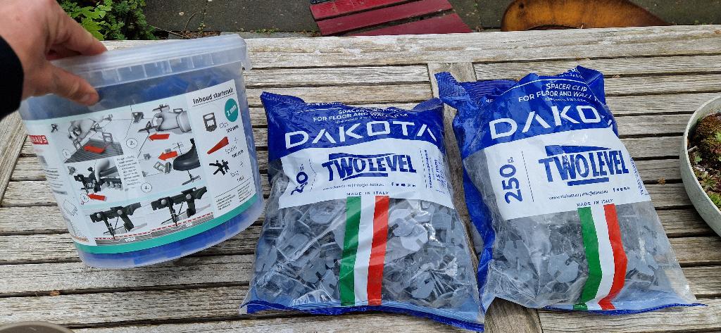 Dakota leveling clips & spieën (zeer veel), 40 tot 60 cm, Ophalen of Verzenden, Zo goed als nieuw, 10 m² of meer