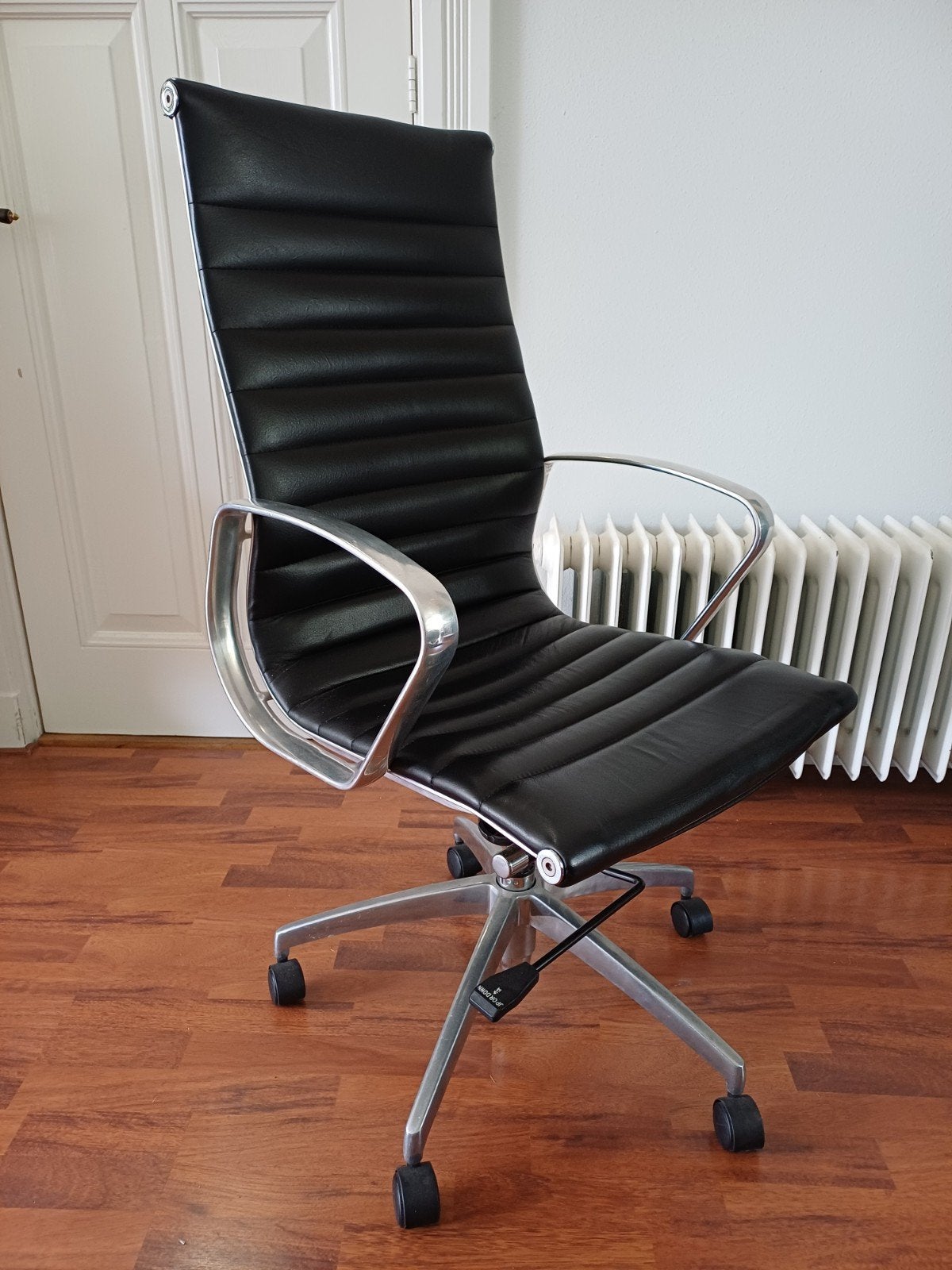 Vitra Eames EA119 Bureaustoel, Ophalen, Gebruikt, Zwart, Bureaustoel