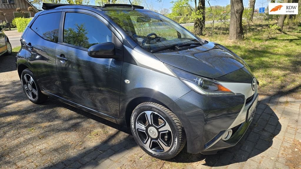 Toyota Aygo 1.0 VVT-i x-clusiv cabrio, Auto's, Voorwielaandrijving, Stof, Gebruikt, 4 stoelen