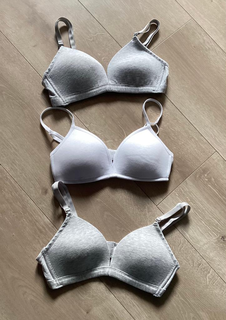 Bh tiener 70 A grijs wit nieuwstaat, Kleding | Dames, Ophalen of Verzenden, BH