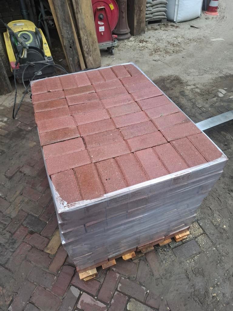 55m² bkk rood, zo goed als nieuw, op pallet, Ophalen of Verzenden, Beton, Terrastegels