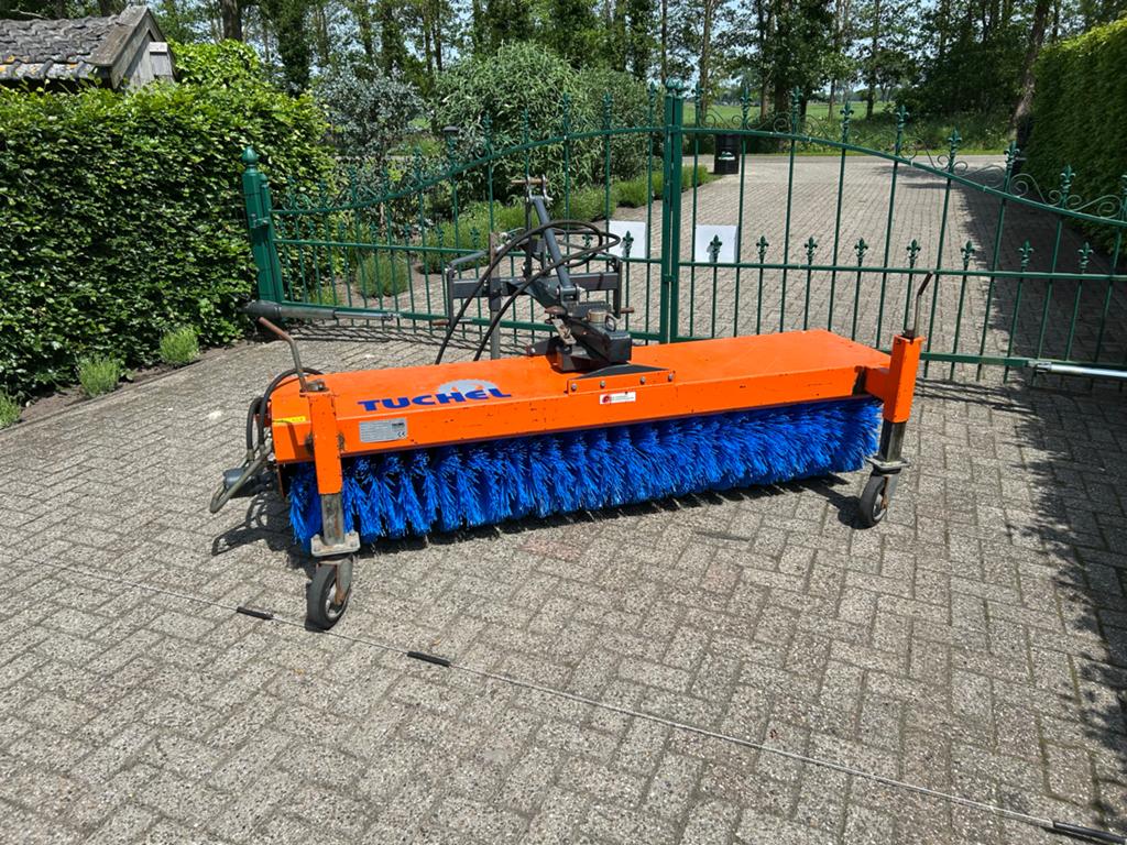 Tuchel veegmachine 230, Ophalen