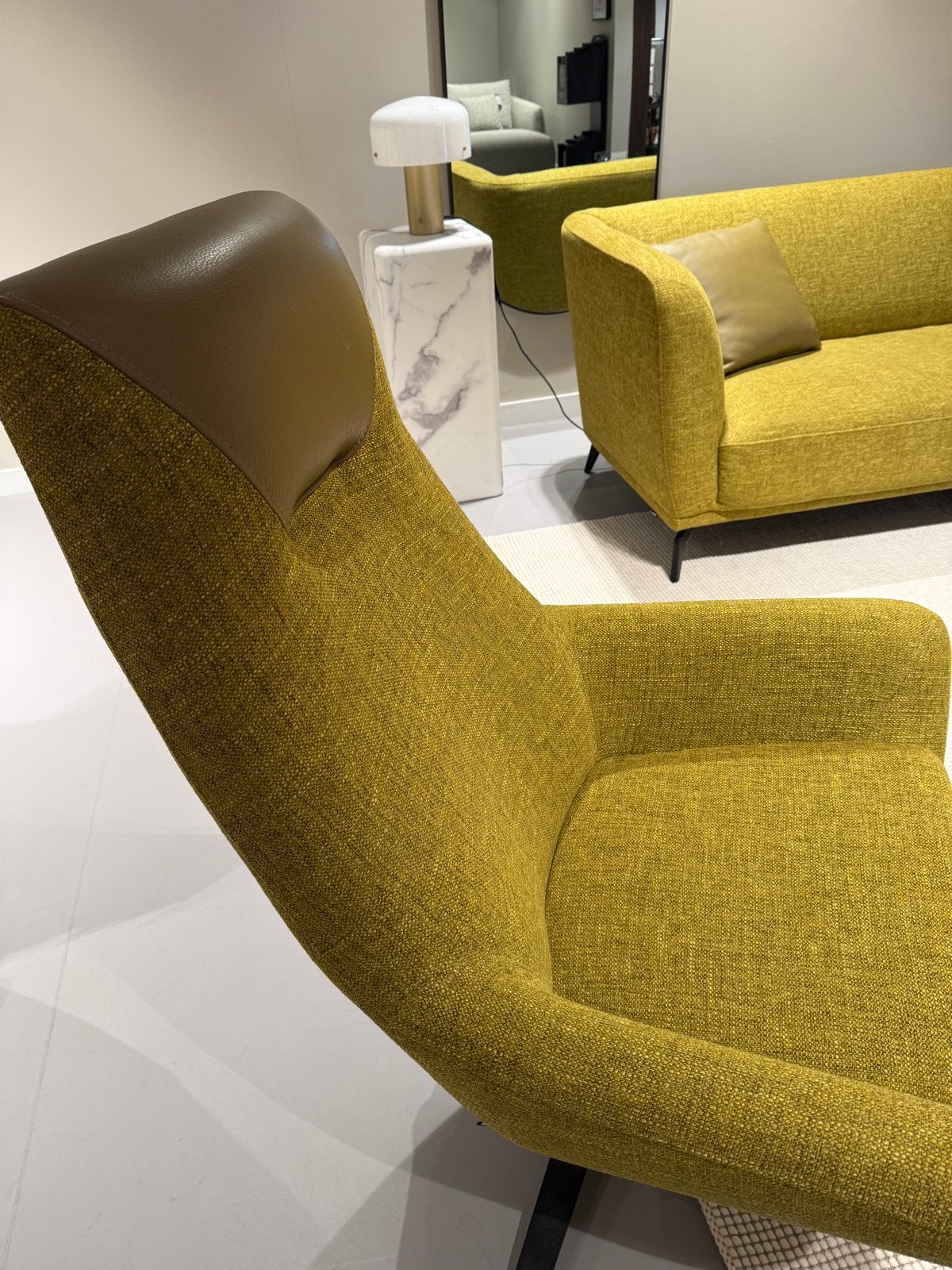 Montel Xavi fauteuil duo stoffering met voetenbank, Ophalen, Zo goed als nieuw, Leer, 75 tot 100 cm