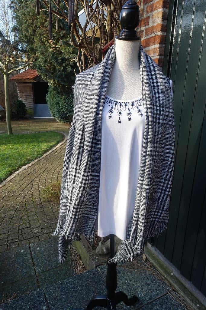 nog nieuw - grote zwart witte poncho sjaal (1 maat), Ophalen of Verzenden, Nieuw, Maat 46/48 (XL) of groter, Sjaal
