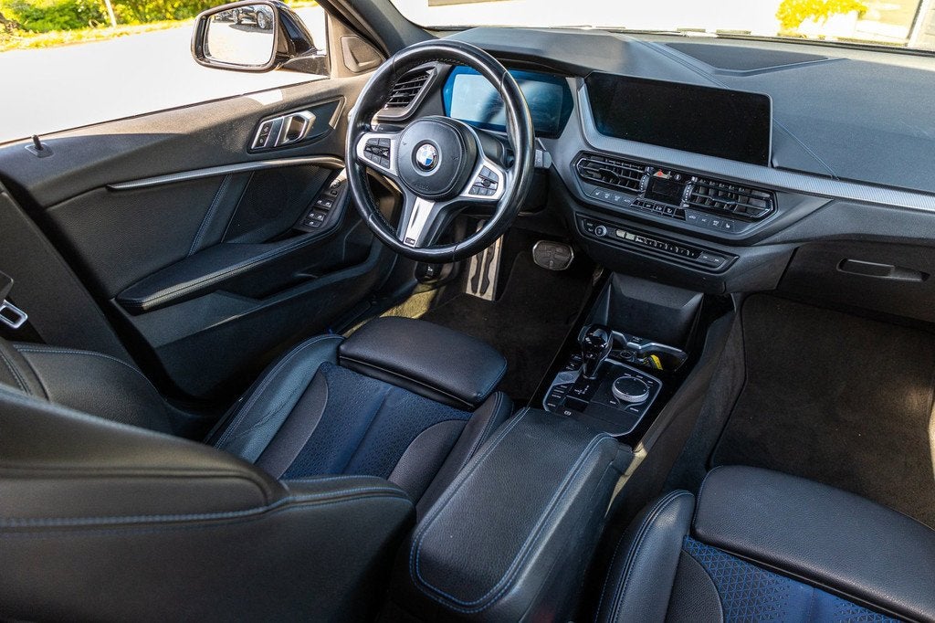 BMW 1-serie 118i High Executive M-Sport I Led I Live Cockpit, Auto's, BMW, 136 pk, Gebruikt, Leder en Stof, Zwart