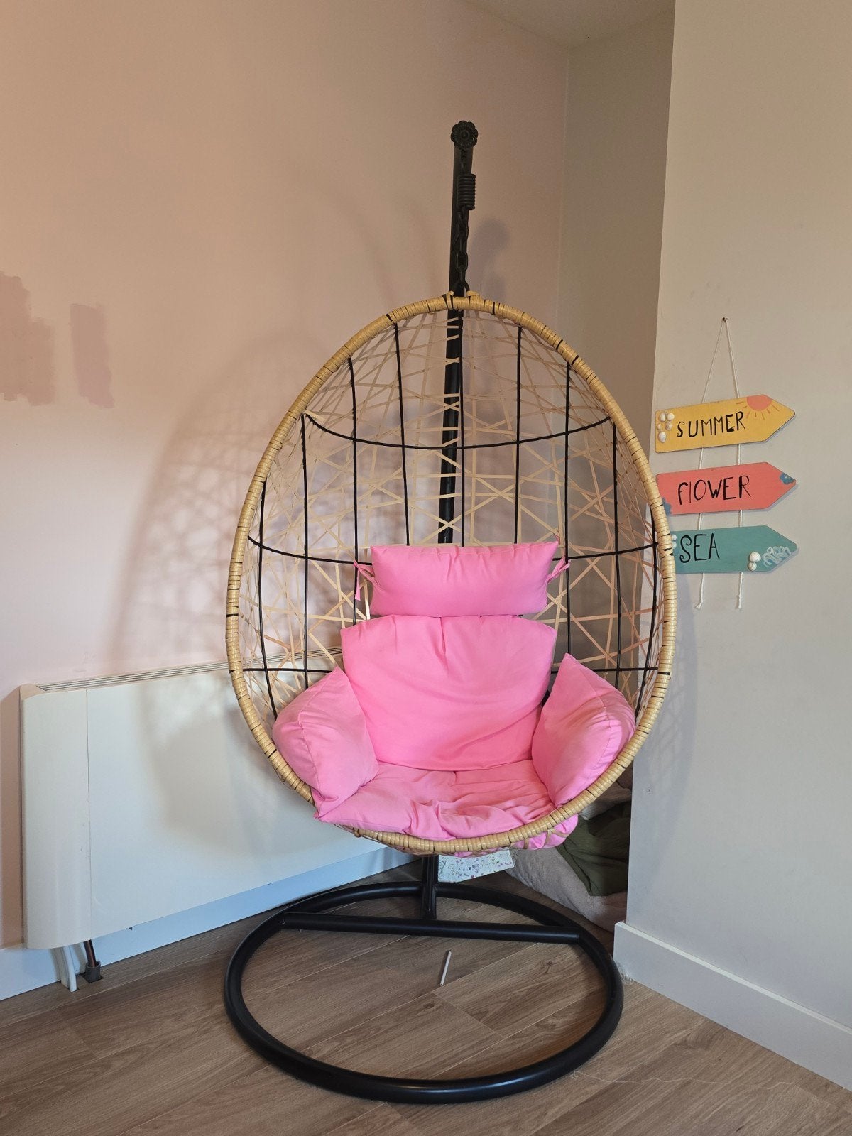 Comfortabele hangstoel met roze kussens, Ophalen, Gebruikt, Eén, Metaal
