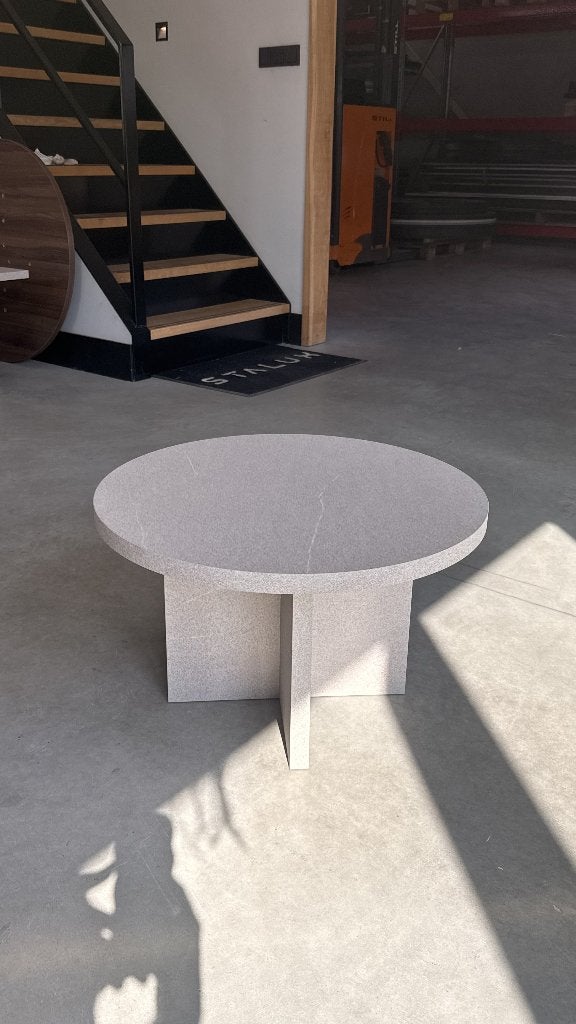 Betonlook Salontafel Rond met Kruispoot - Melamine, Huis en Inrichting, Tafels | Salontafels, Ophalen, 50 tot 100 cm, Rond, Nieuw