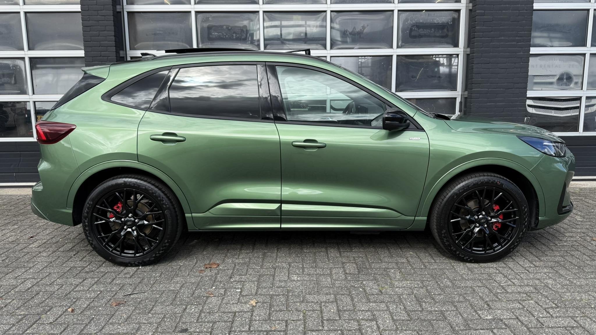 Ford Kuga 2.5 PHEV ST-Line X Black Pack | Panorama dak | Win, Auto's, Ford, 14 kWh, Euro 6, 4 cilinders, Leder en Stof