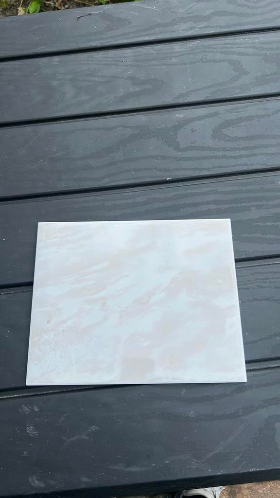 33m2 wand tegeltjes 20x25, Ophalen of Verzenden, Zo goed als nieuw, 20 tot 40 cm, 10 m² of meer