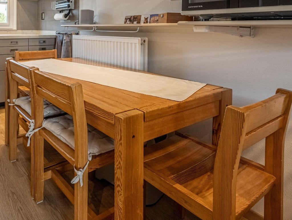 Massieve grenen eettafel 140x80 cm, strak ontwerp, Ophalen, Gebruikt, 100 tot 150 cm, Strak ontwerp