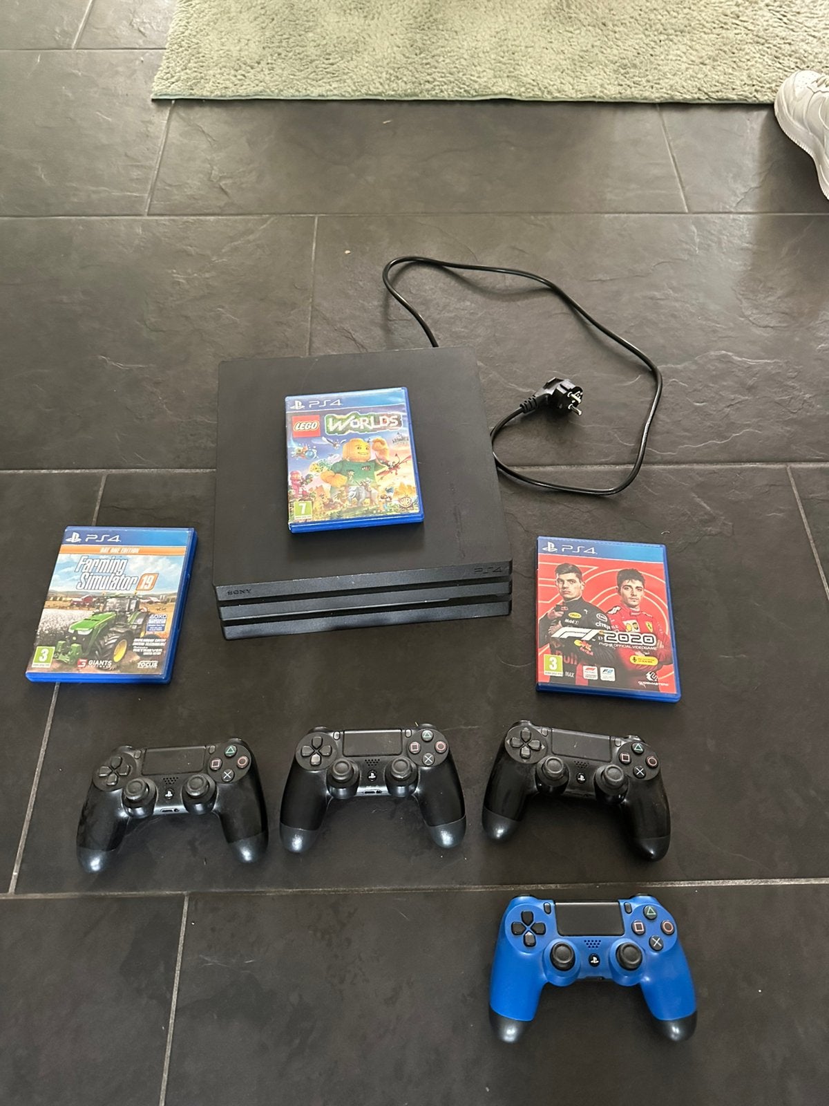 PlayStation 4 pro, Ophalen of Verzenden, Pro, Met 3 controllers of meer, Gebruikt