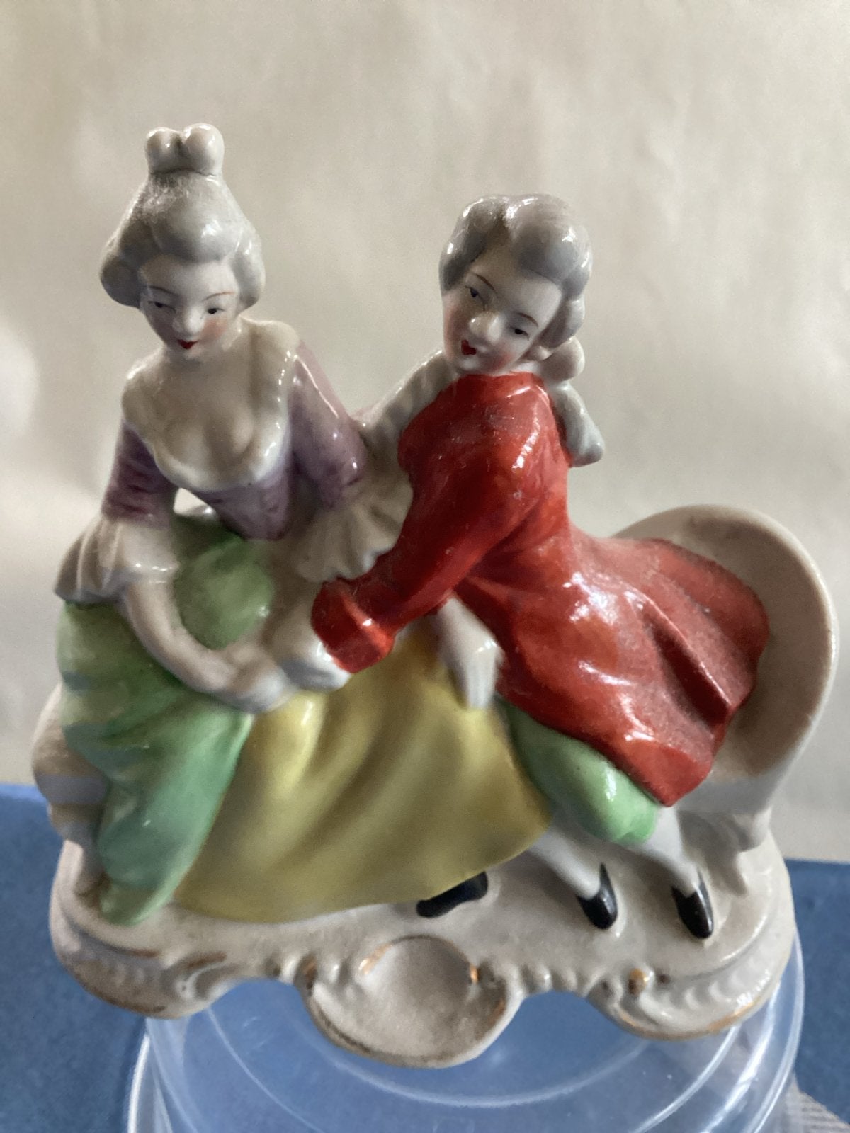 Verliefd paartje beeldje 10 cm - Romantische decoratie, Verzamelen, Beelden en Beeldjes, Ophalen of Verzenden, Gebruikt, Mens