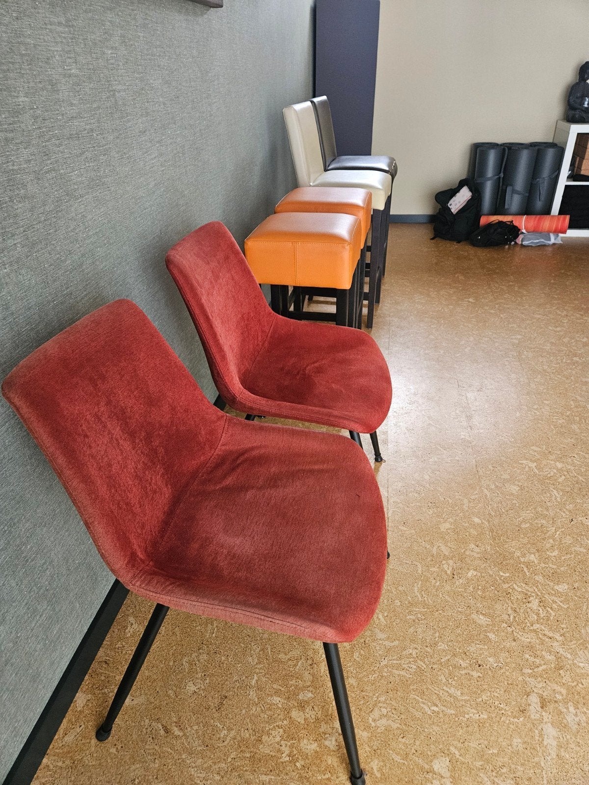 4 barkrukken en 2 stoelen - diverse condities, Huis en Inrichting, 5 krukken of meer, Ophalen, Gebruikt, 60 tot 90 cm