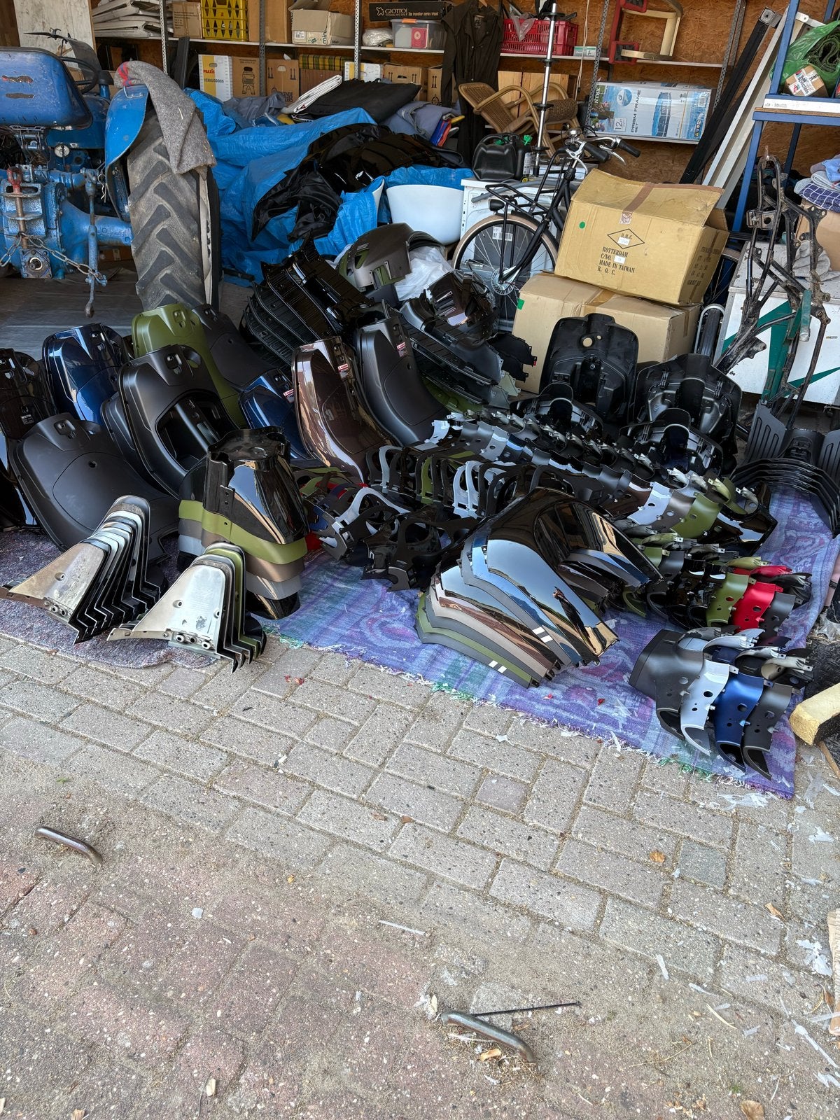 Scooterkappen Riva en Vespa - Losse sets of hele partij, Fietsen en Brommers, Brommeronderdelen | Scooters, Ophalen, Zo goed als nieuw