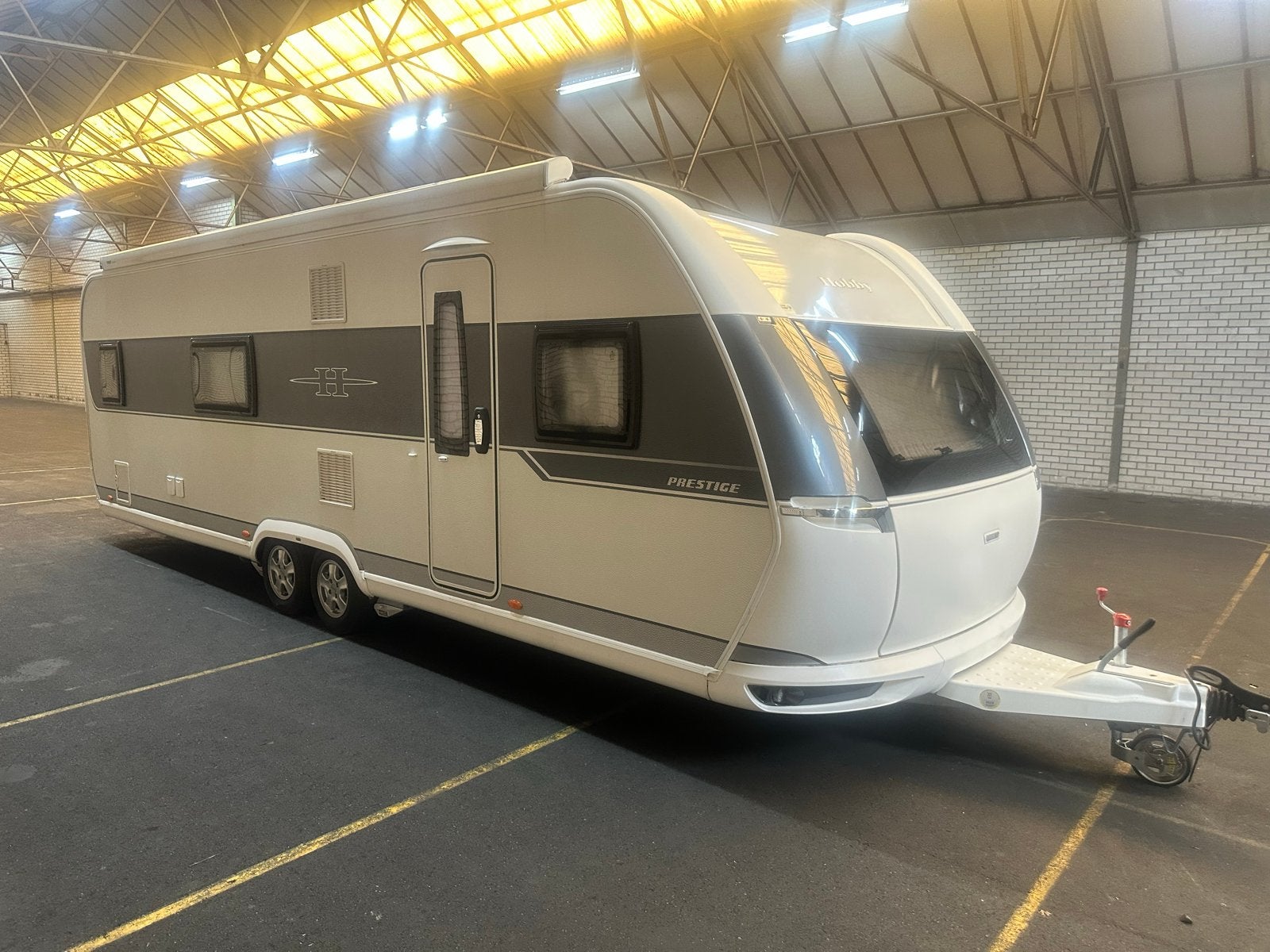 Hobby 720 KFU Prestige 2017 stapelbed airco mover luifel, Prestige, 720 kfu stapelbed, Hobby, Frans bed