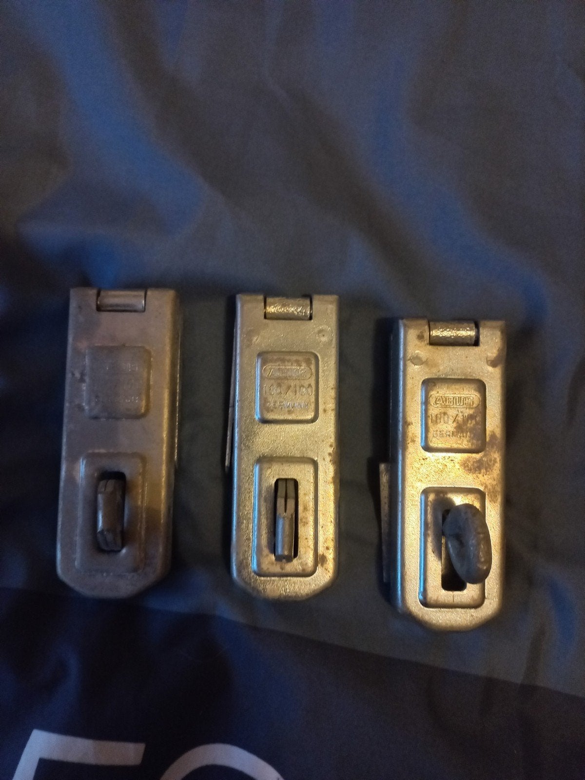 ABUS hangslot + 3x overvalsluiting, Ophalen of Verzenden, Nieuw, IJzer, Slot