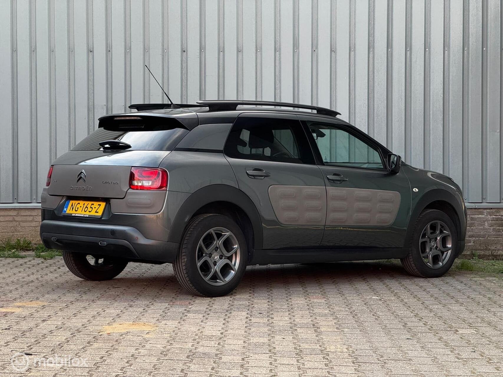 Citroen C4 Cactus 1.2 Shine AUT | Clima/Cruise | Camera, Auto's, Stof, 725 kg, 82 pk, 23 km/l