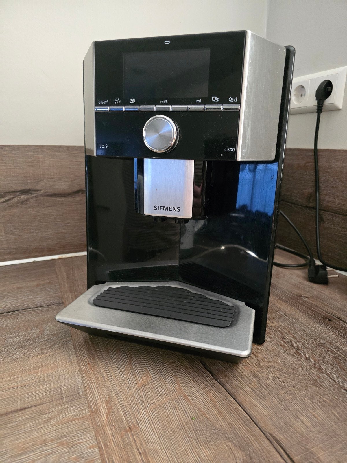 Siemens EQ.9 S500 volautomatische koffiemachine, Ophalen, Afneembaar waterreservoir, 10 kopjes of meer, Koffiemachine