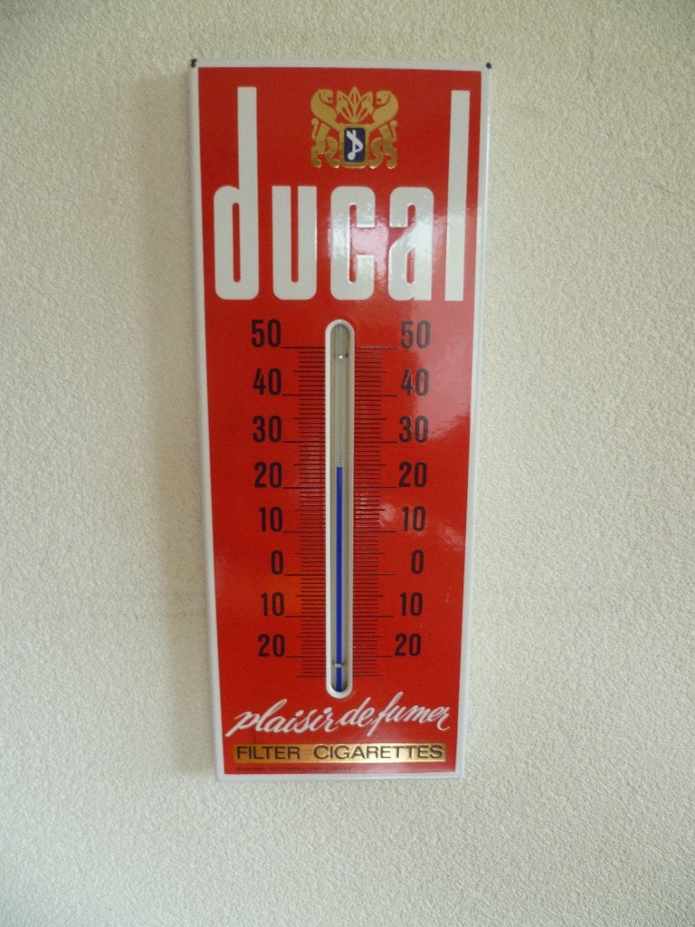 EMAILLE RECLAME THERMOMETER"DUCAL FILTER CIGARETTES"JAREN 60, Verzamelen, Merken en Reclamevoorwerpen, Ophalen of Verzenden, Gebruikt