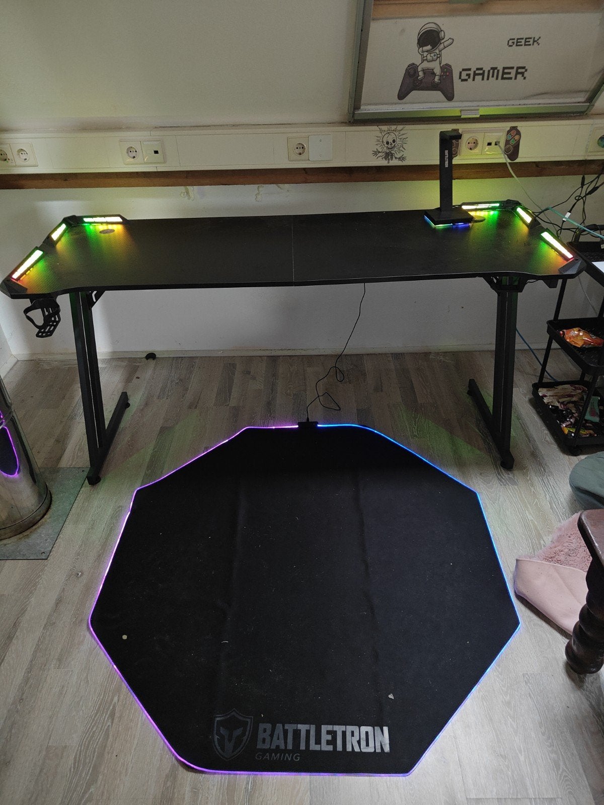 Gamingbureau met RGB-verlichting en stoelmat, Ophalen, Zwart, 160 cm, Metaal