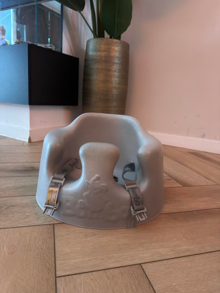 Bumbo Vloerstoeltje Grijs met Gordel, Ophalen, Gebruikt, Overige typen, Gordel(s)