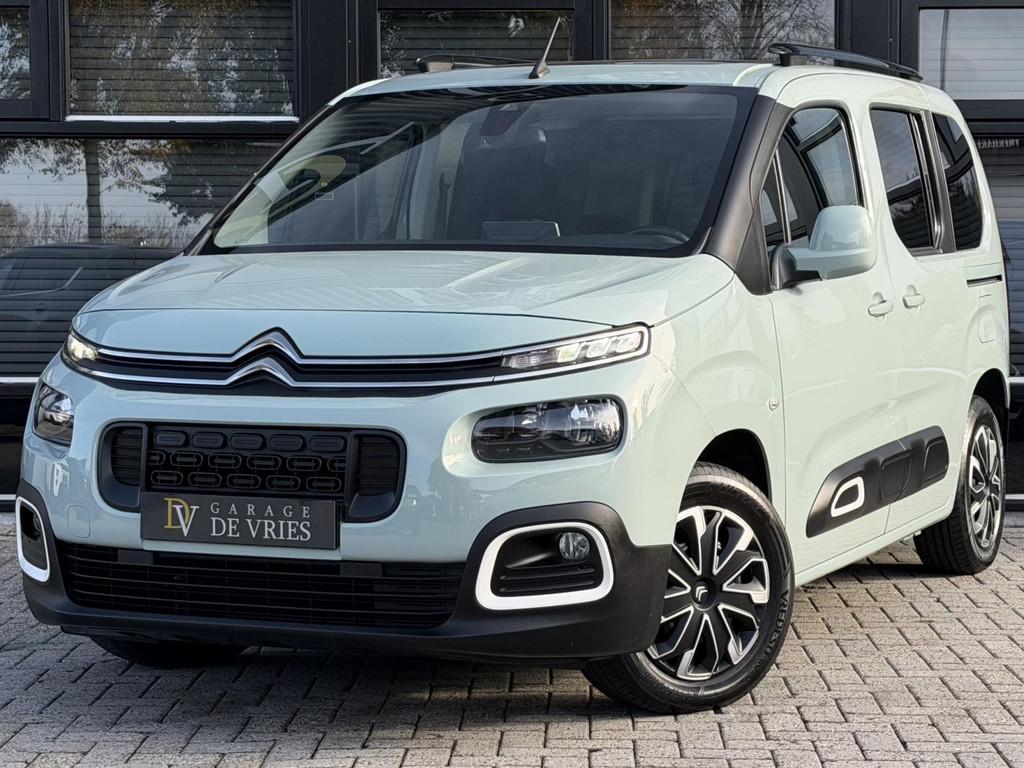 Citroen Berlingo 1.2 PureTech Shine Panoramadak CarPlay PDC, Voorwielaandrijving, Stof, Gebruikt, Zwart
