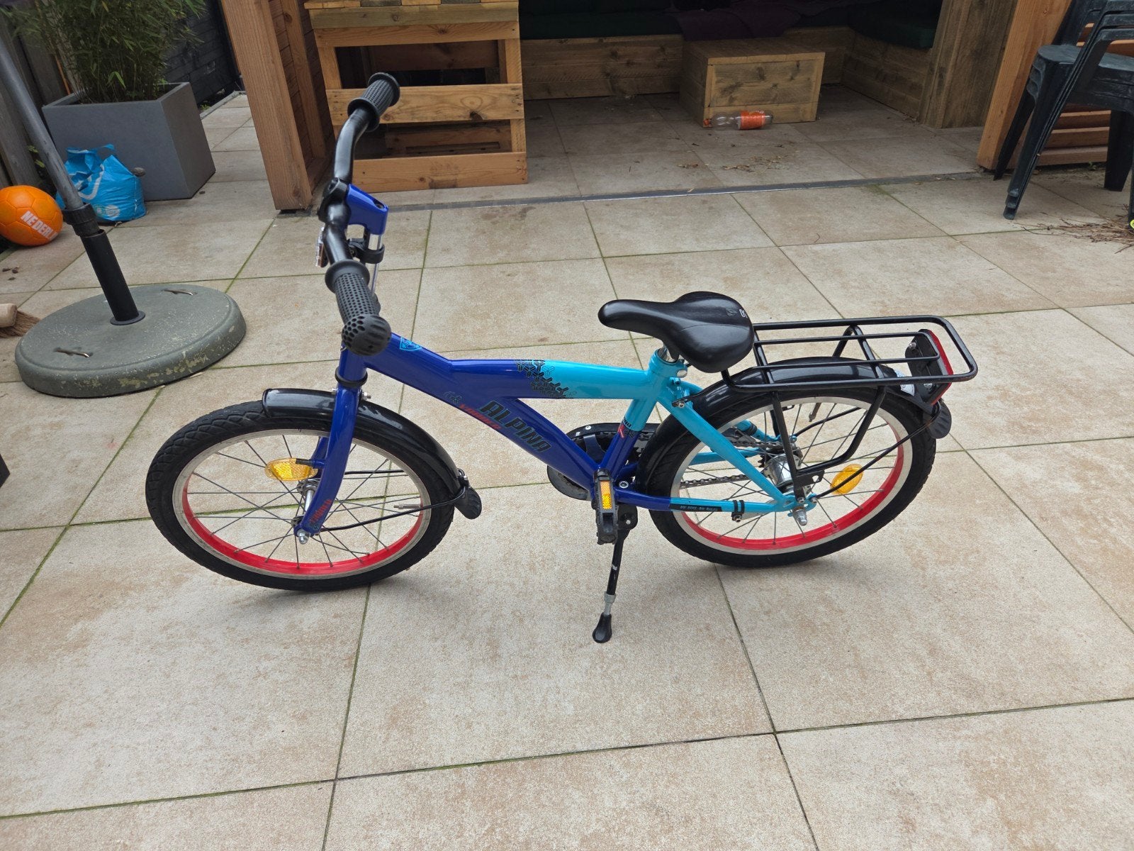 Kinderfiets 18 inch - Blauw/Turquoise met bagagedrager, Fietsen en Brommers, Ophalen, 16 tot 20 inch, Gebruikt, Onbekend