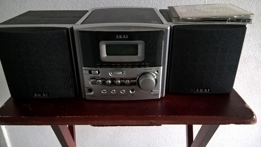 TE koop aangeboden mooi AKAI.stereo set doe gepast bod., Gebruikt, Tuner of Radio, Akai, Losse componenten