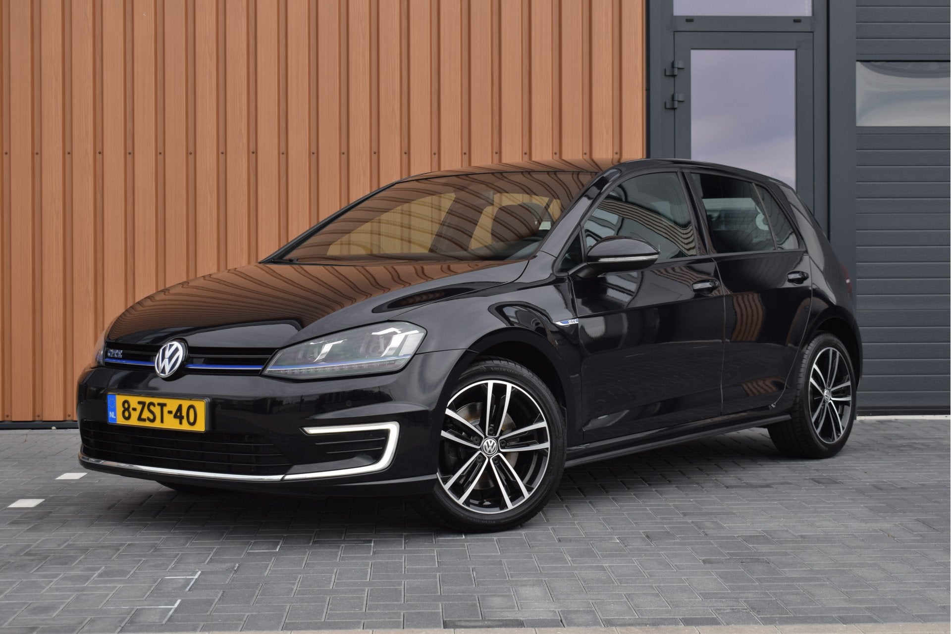 Volkswagen Golf GTE 1.4 TSI DSG | Trekhaak | 17" | PDC, Stof, Gebruikt, 4 cilinders, Zwart