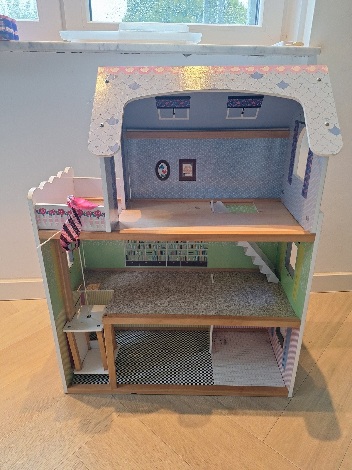 Groot houten poppenhuis met 3 verdiepingen, Kinderen en Baby's, Ophalen, Gebruikt, Poppenhuis