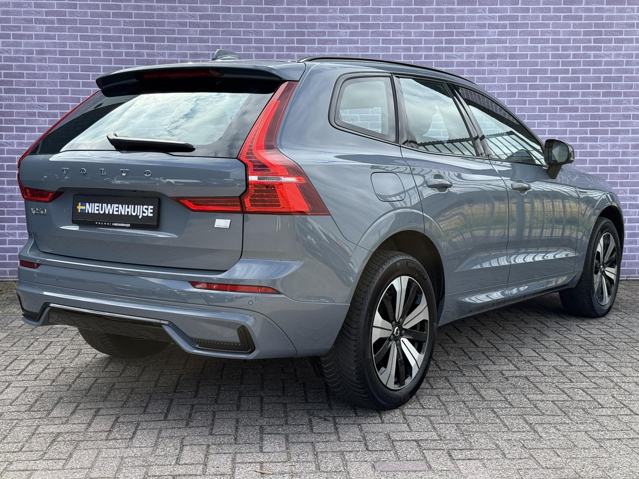 Volvo XC60 2.0 T6 Plug-in hybrid AWD R-Design | SOH:97% | St, Automaat, Gebruikt, Euro 6, 4 cilinders