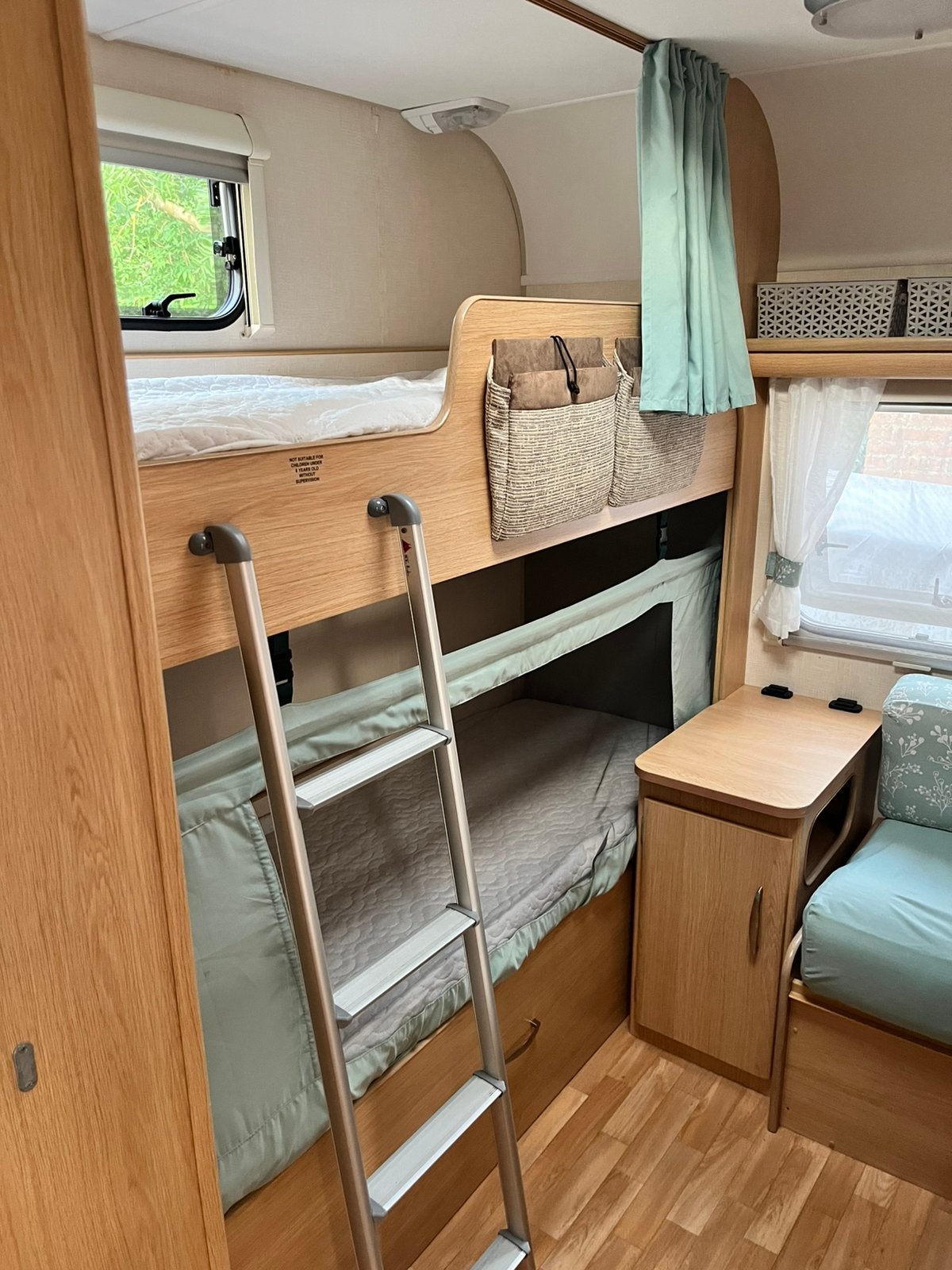 Coachman Wanderer Lux 570/6 | stapelbed + douche, Overige merken, Standaardzit, Dwarsbed, Particulier