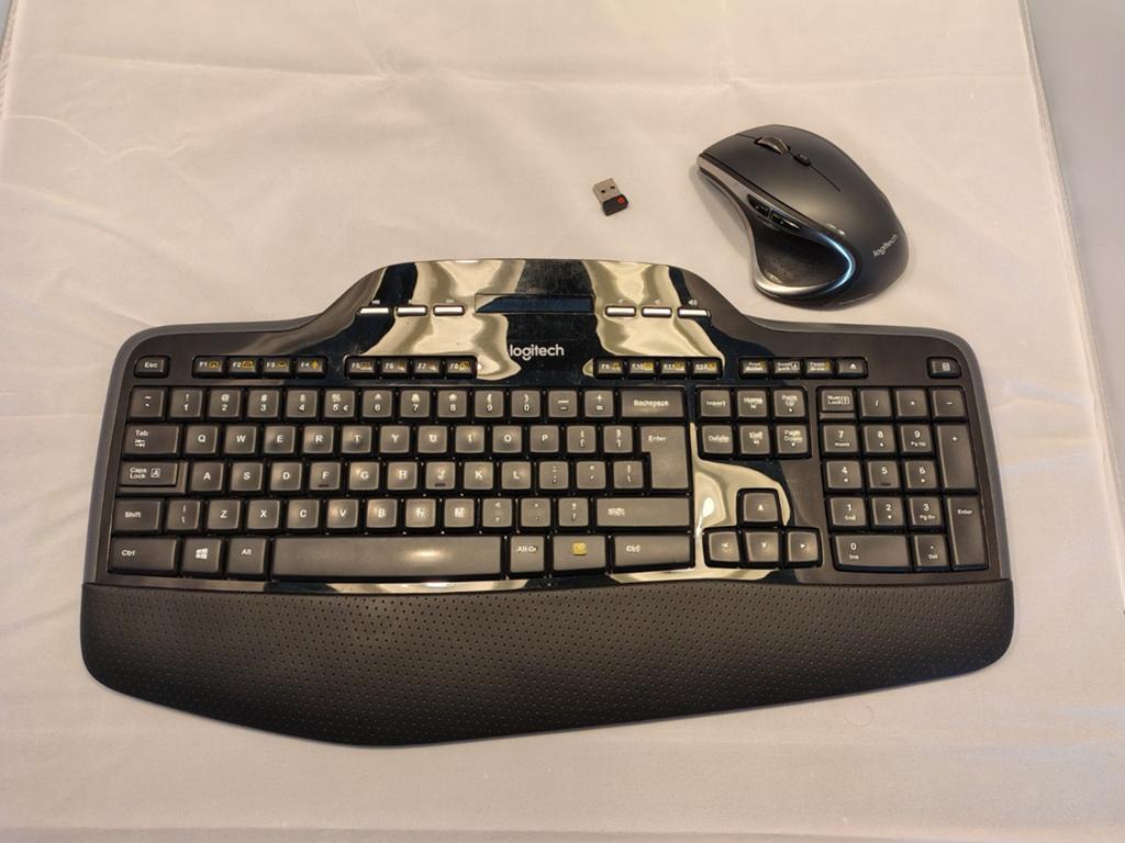 Logitech Performance MX Draadloze Muis en MK710 toetsenbord, Computers en Software, Rechtshandig, Muis, Gebruikt, Ergonomisch