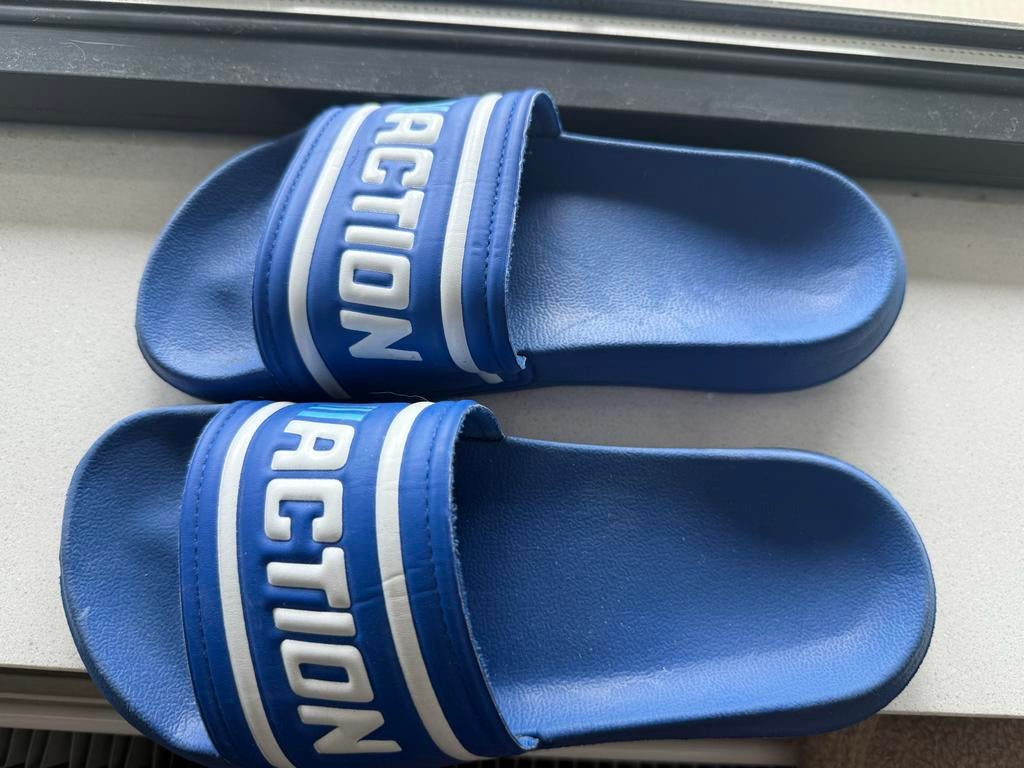 Blauwe Action slippers, maat 37/38, Kleding | Dames, Ophalen of Verzenden, Zo goed als nieuw, Blauw, Slippers