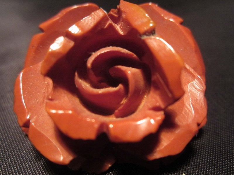 Vintage bakelieten broche, hand gesneden,getest, ca 1930, Verzenden, Overige materialen, Broche