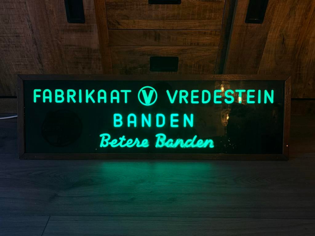 Vredestein Banden Lichtbak Neon Reclamebord, Ophalen of Verzenden, Lichtbak of (neon) lamp