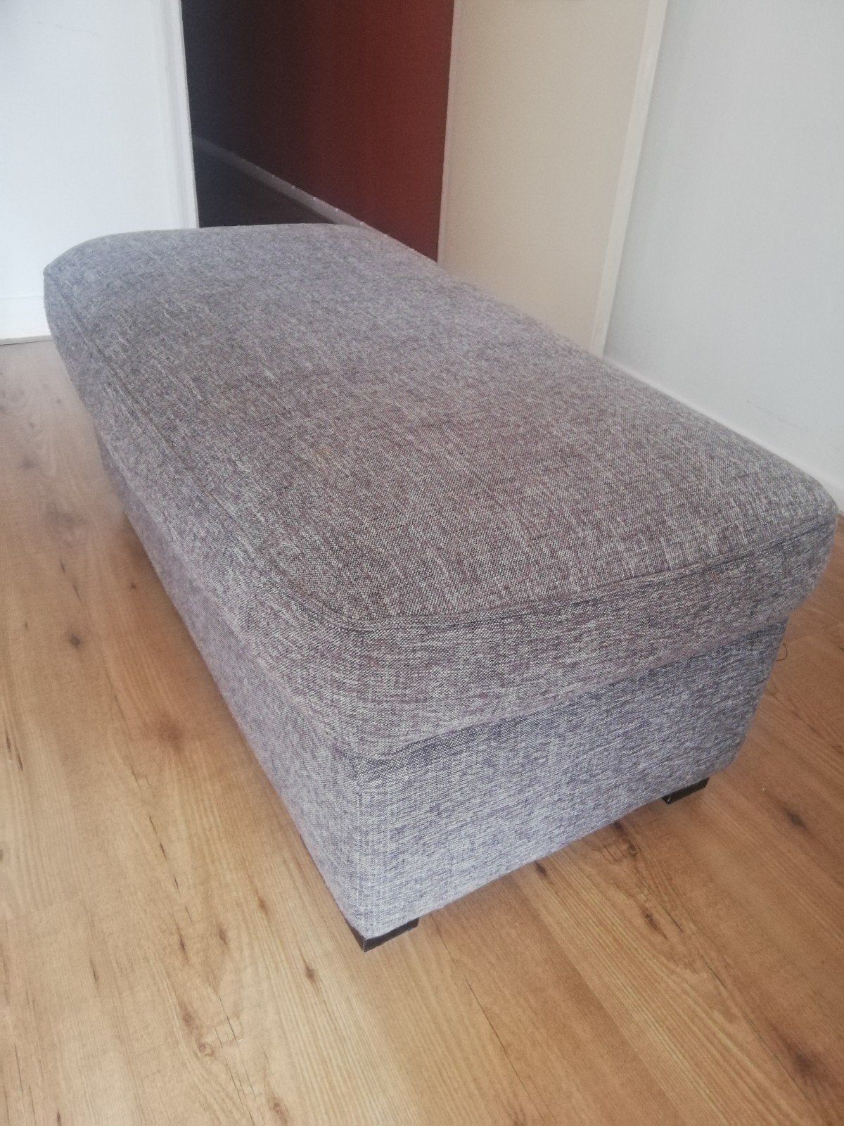 Brede, grijze poef, Ophalen, Rond, Minder dan 50 cm, Minder dan 50 cm
