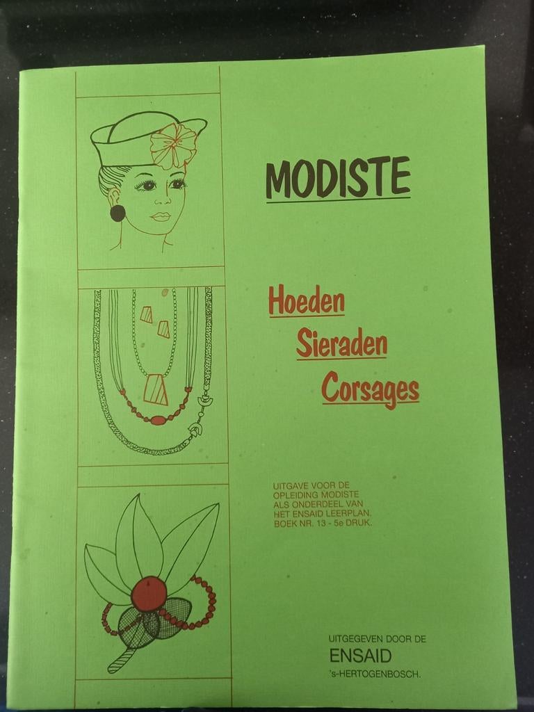 Modiste: Hoeden, Sieraden, Corsages - ENSAID Leerplan, Ophalen of Verzenden