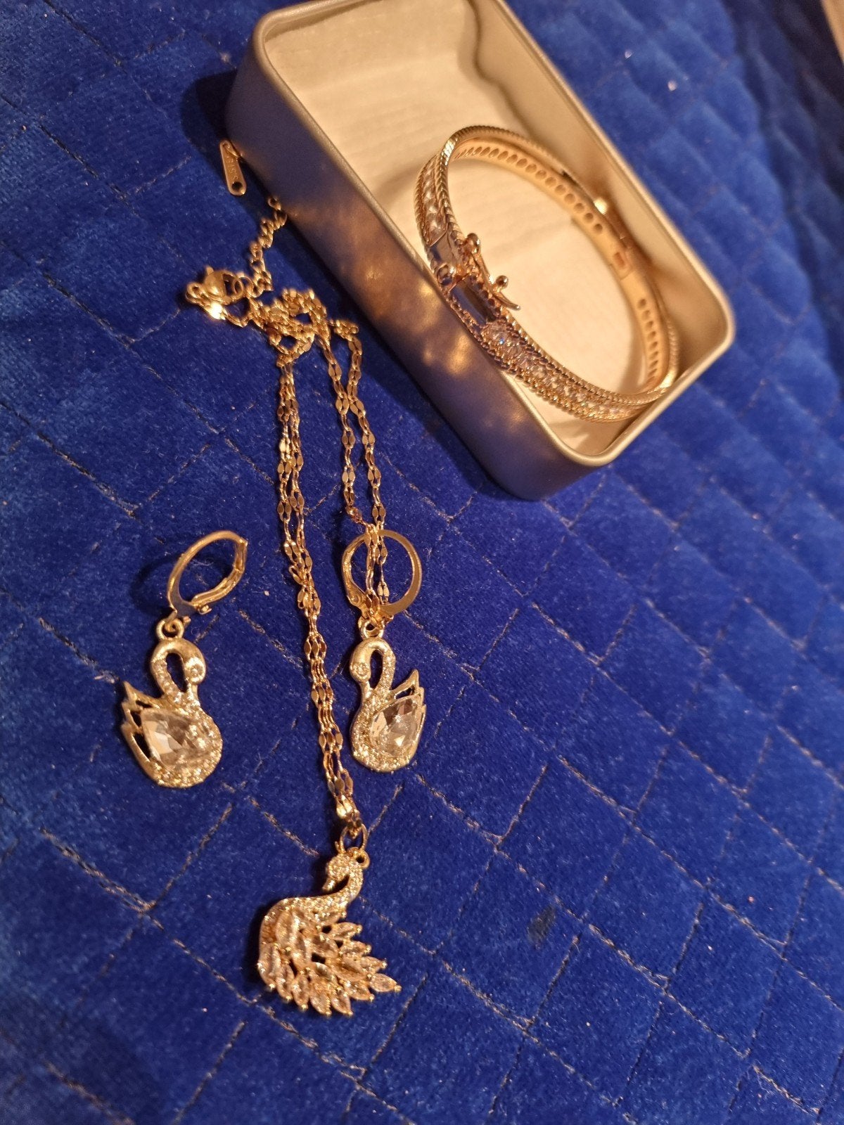 Nieuwe sieradenset met zwanen: ketting, oorbellen en armband, Ophalen, Overige materialen, Nieuw, Met kristal