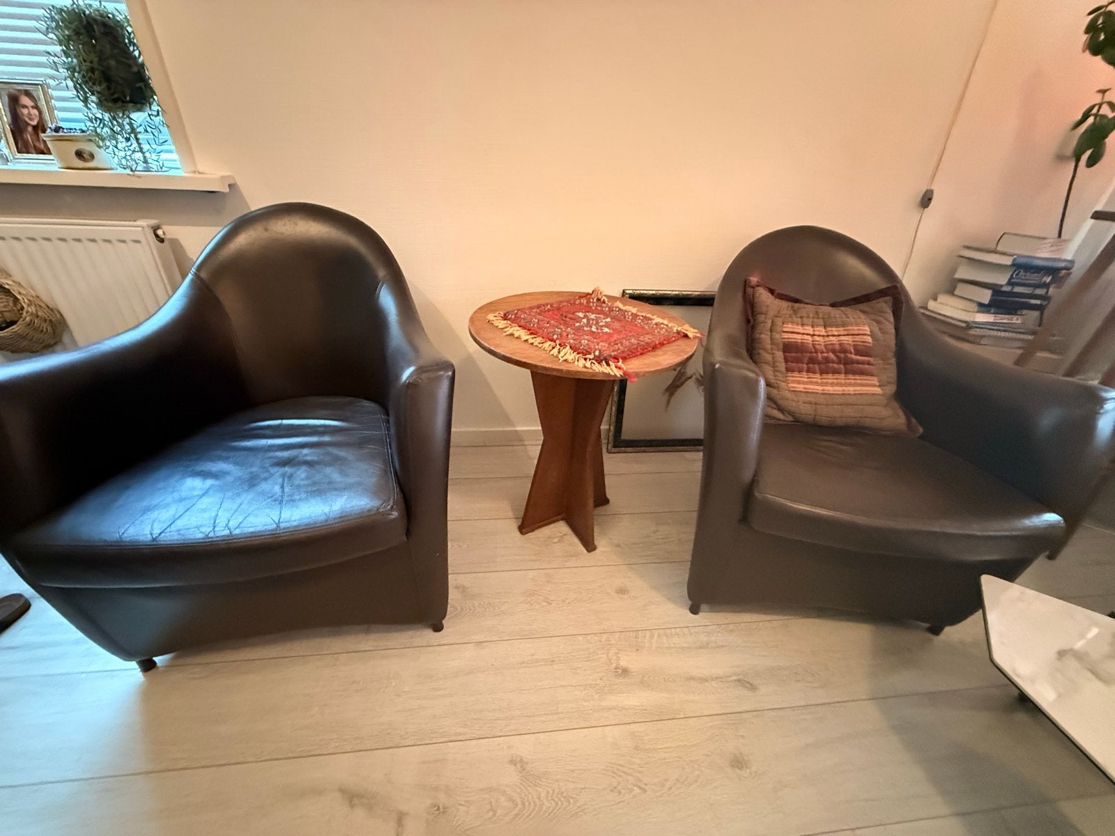 Twee comfortabele fauteuils van zacht kalfsleer, Huis en Inrichting, Ophalen, Zo goed als nieuw, Leer, 75 tot 100 cm