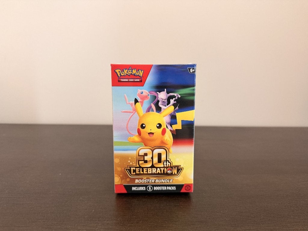 Foto 2 van Pokémon 30th Anniversary Booster Bundle – Sealed