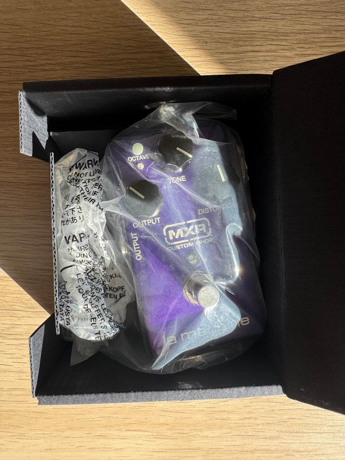 Foto 6 van MXR CSP203 La Machine Octave Fuzz (Custom Shop Gitaarpedaal)